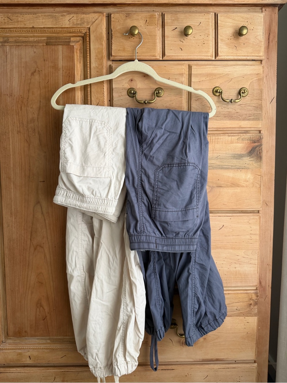 Hollister Two-Pack Straight Leg Parachute Pants in Cream and Blue XS